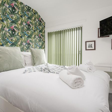 Buxton Apartment - 1 Bed, Free Parking, Wi-Fi Hazel Grove Екстериор снимка