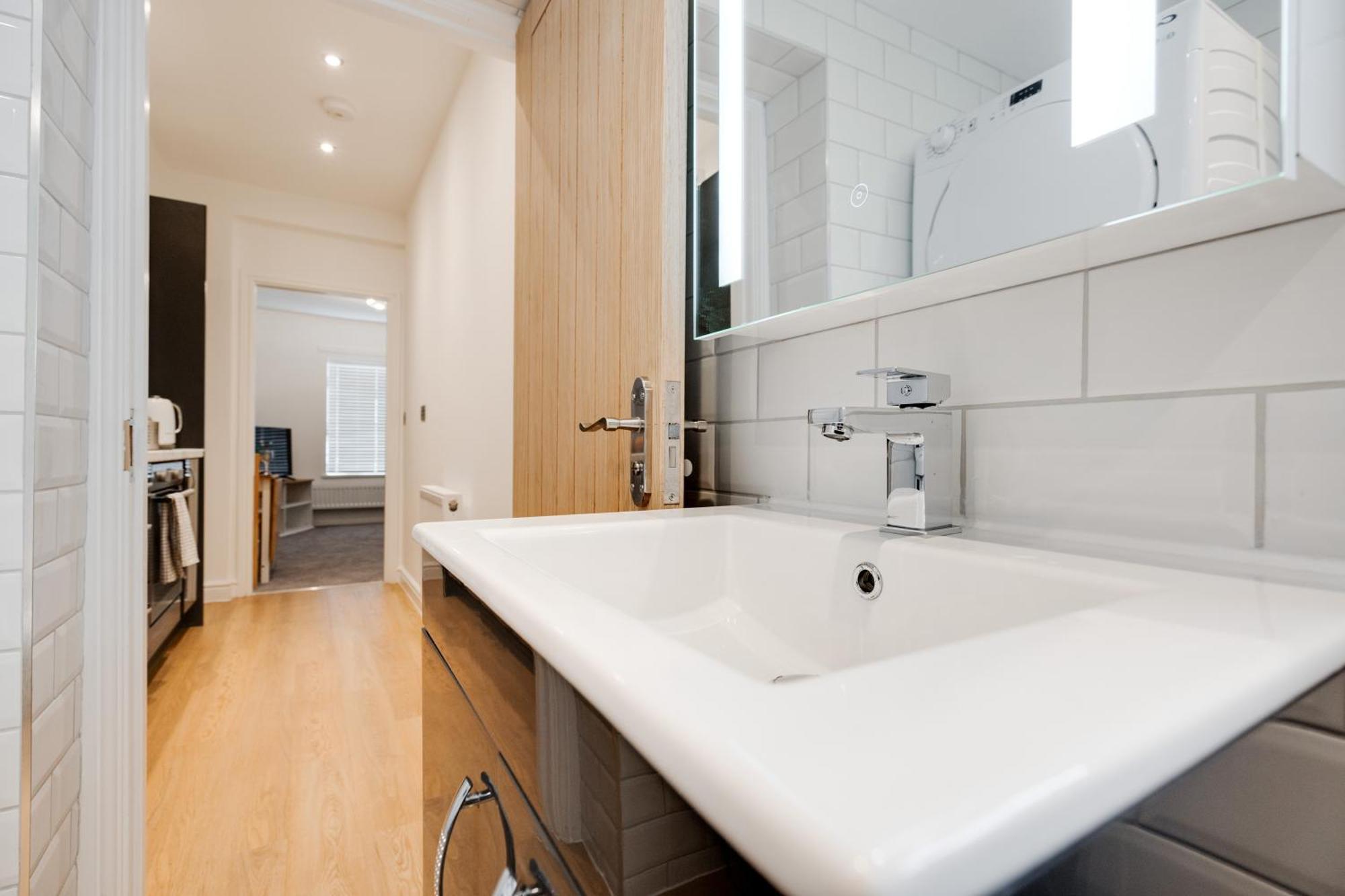 Buxton Apartment - 1 Bed, Free Parking, Wi-Fi Hazel Grove Екстериор снимка